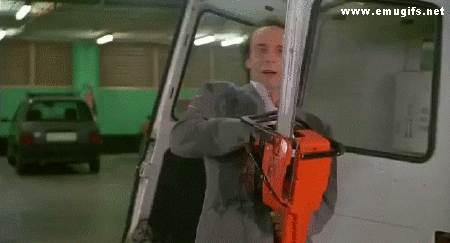 il mostro roberto benigni scena motosega