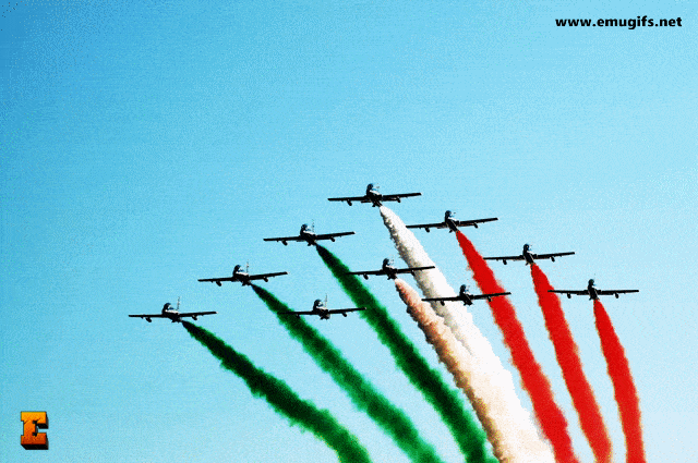 Buon 25 Aprile 2022 GIF con Frasi di Auguri per la Festa della Liberazione Italiana con le Frecce Tricolori Scarica Gratis e Invia su WhatsApp