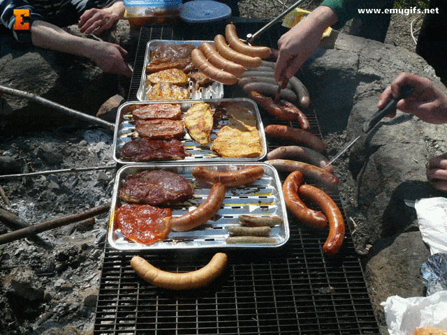 Felice Pasquetta a Tutti Immagini con Mega Grigliata di Carne Wrustel e Salsiccia Scarica e Invia su WhatsApp come Foto di Auguri