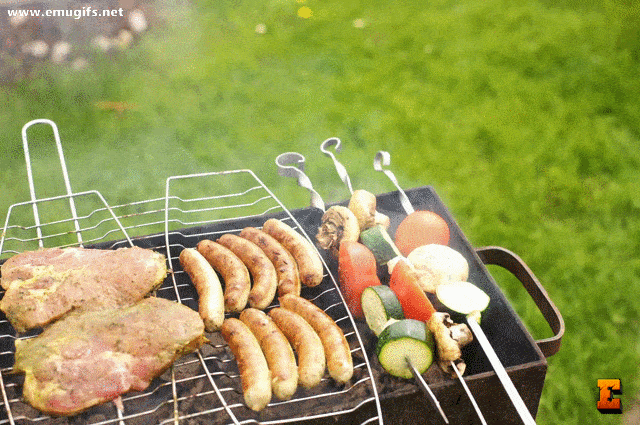 Immagini Auguri Buona Pasquetta 2022 GIF Animata con Grigliata di Carne e Scritte Animate per WhatsApp