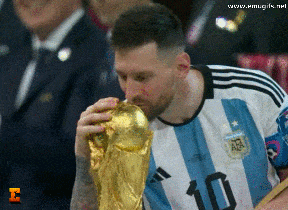Messi Besa el Mundial Ganado en la Final FIFA de Penaltis Entre Argentina y Francia Qatar 2022 World Cup