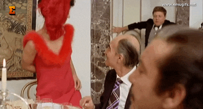 Fantozzi Apra la Bocca e Chiuda gli Occhi GIF della Signorina Silvani che Mette in Bocca a Fantozzi un Pomodorino Palla di Fuoco a 18000 Gradi Base per MEME Fantozzi Apra la Bocca e Chiuda gli Occhi GIF della Signorina Silvani che Mette in Bocca a Fantozzi un Pomodorino Palla di Fuoco a 18000 Gradi Base per MEME
