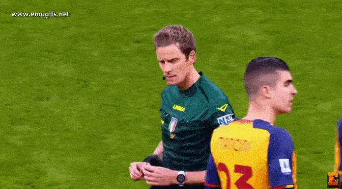VAR GIF e MEME Decisione con Arbitro di Calcio in Serie A Scarica o Crea il Tuo MEME da Usare sui Social come Reazione alle Partite di Champions League ed Europa League